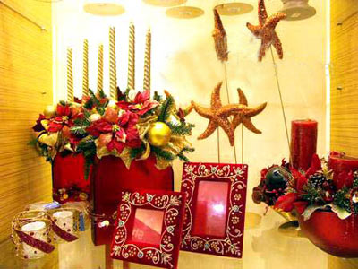 ʥ�Q�r(sh��)�В���b�狳�ļҾ�