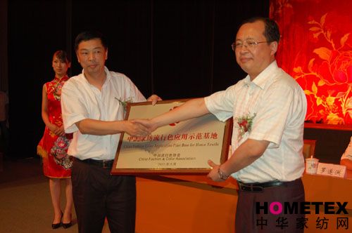 ����ɫ����ʾ���������(h��)�Ϸ����