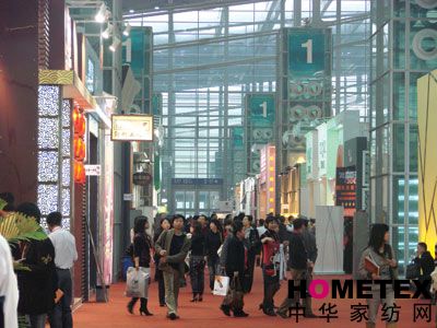 �r(sh��)����Ʒ���c��(chu��ng  )�£����ڇ��H�Ҽ�չ�����