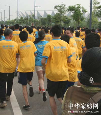 ��(m��ng)��ɯ����ӭ��һ���O�߱����L(ch��ng)��