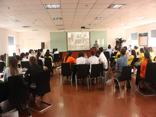 �Z�����׌��N(xi��o)�۾�Ӣ��Ӗ��(hu�� )¡���e��