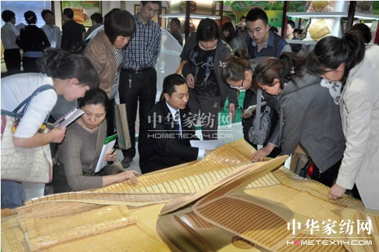 ������ϯ������L(f��ng)��ϯ��Ʒ�l(f��)����(hu�� )�A�M(m��n)�Y��