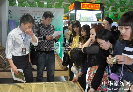 ������ϯ������L(f��ng)��ϯ��Ʒ�l(f��)����(hu�� )�A�M(m��n)�Y��