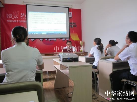 ���Z�żҼ���2013���n�����A(y��ng)��܇(ch��)�󪄡����(d��ng)