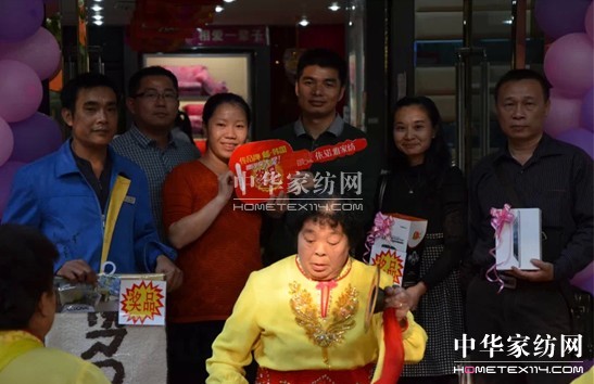 ���Z�����ݵꡰ��Ʒ�ơ����(d��ng)��һ���C��ʽ