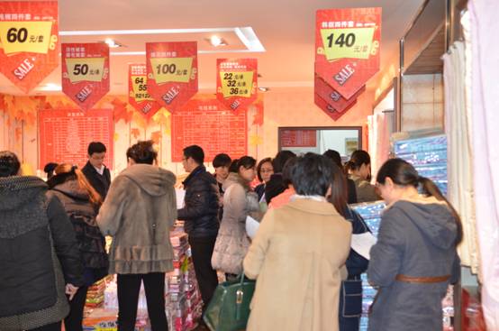 ף�Rɼɼ�Ҽ�2015������Ʒ�l(f��)����(hu�� )�A�M(m��n)��Ļ