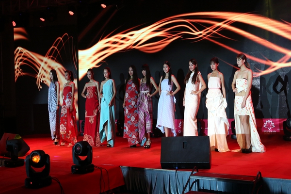 ����ë��2015�ﶬ��Ʒ�l(f��)����(hu�� )�A�M(m��n)��Ļ