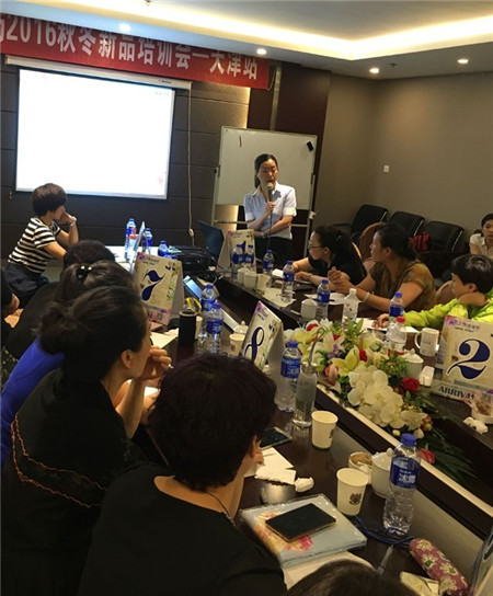 �Pʢ�Ҽ�����ɵؾ�Ӣ�R��һ��