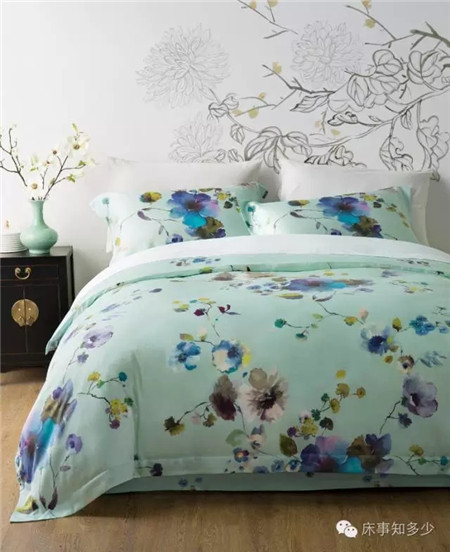 ����Ҽ���һ��ɫ����(l��i)�����ζ���ħ����