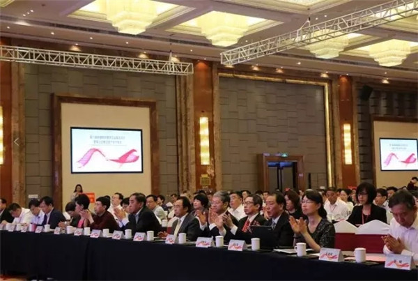 ����������r(sh��)�пƼ��c�f(xi��)ͬ��(chu��ng  )�¡��� (t��ng) (t��ng)�Ї��������b��I(y��)�һ��(d��ng)���ߺ��Ͻz�I֮·�a(ch��n)�I(y��)���ӕ�(hu�� )�ϵ���