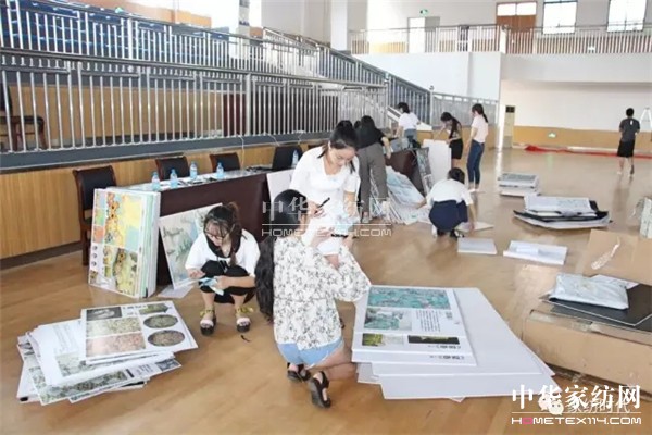 �ư���һ��(ch��ng)ɫˇ�p�^�Į�(hu��)�������ں�������չ�_(k��i)����