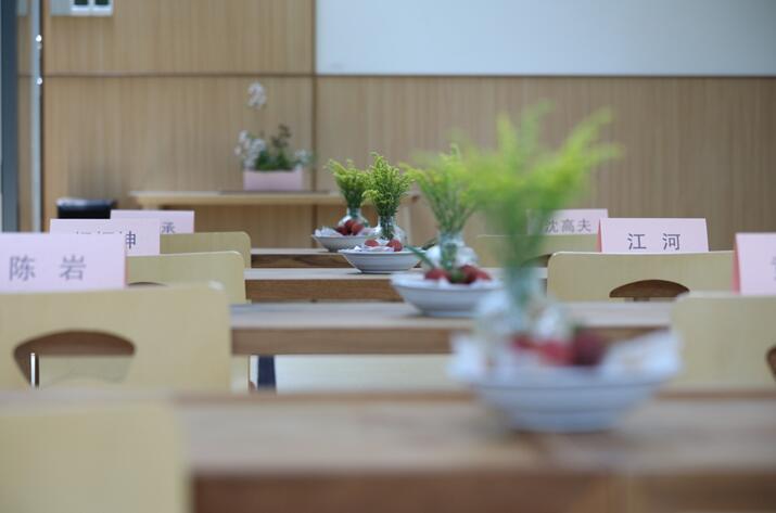 ����Ȼ���ؾ�����������һ��(ch��ng)���ӵİl(f��)����(hu�� )