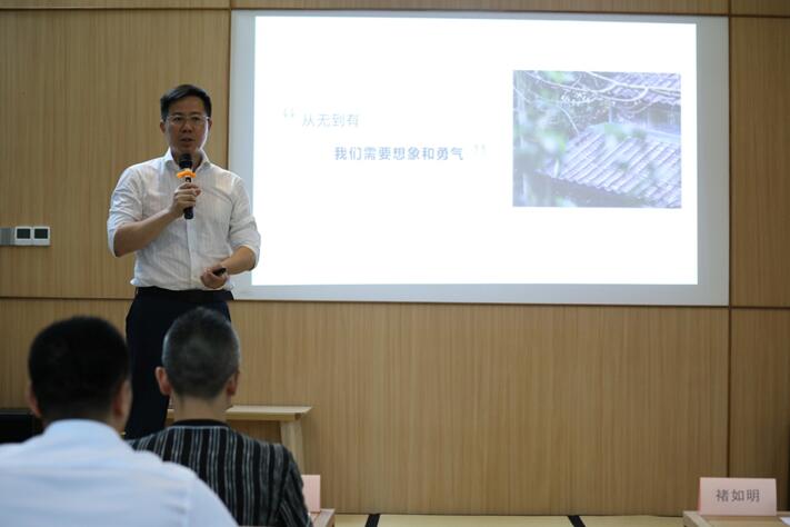 ����Ȼ���ؾ�����������һ��(ch��ng)���ӵİl(f��)����(hu�� )