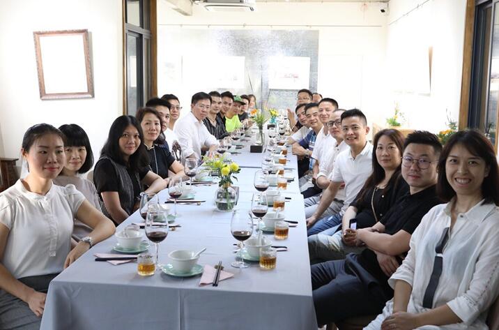 ����Ȼ���ؾ�����������һ��(ch��ng)���ӵİl(f��)����(hu�� )