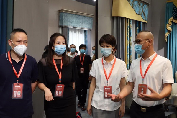 ���ƽz·��ӿƷ����ӭ�ںϡ�����չ--2020�򴰺���ˇչ�_(k��i)Ļ