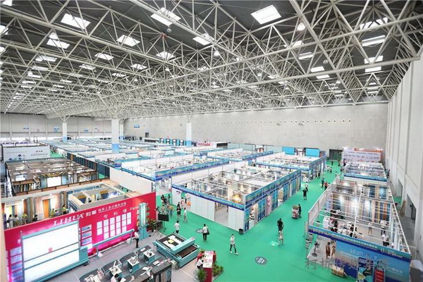 ���ƽz·��ӿƷ����ӭ�ںϡ�����չ--2020�򴰺���ˇչ�_(k��i)Ļ