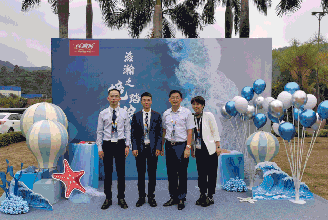 �����֮����̤��ǰ�С���������˹2021������Ʒ�l(f��)����(hu�� )�A�M(m��n)�ɹ���